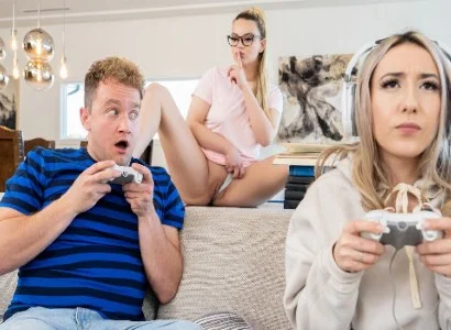 cô nương bị bạn thân phản bội cướp người yêu khi còn mải mê chơi game