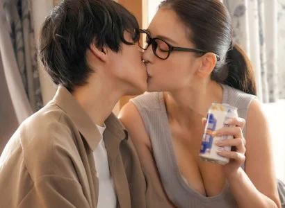 Chàng trai bị cắm sừng đau đớn được chị hàng xóm dỗ dành và vỗ về