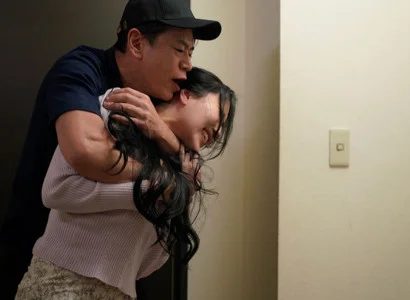 Nữ ca sĩ bị fan ép quan hệ vì ngoại hình nuột nà đến mức phạm tội